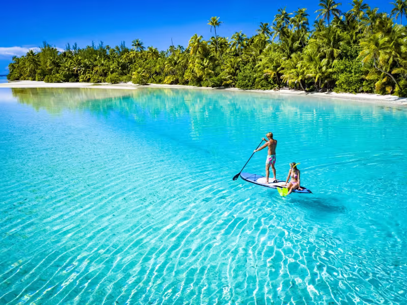 SUP couple aitutaki lagoon 
