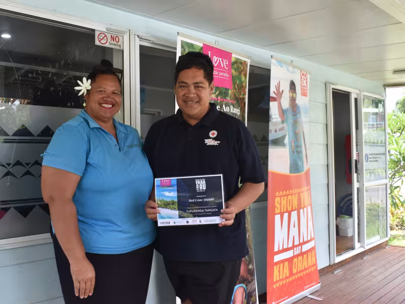TVOR Committee Member, Kura Samuel (TMO), presenting to Aitutaki Red Cross President, Regina Potini