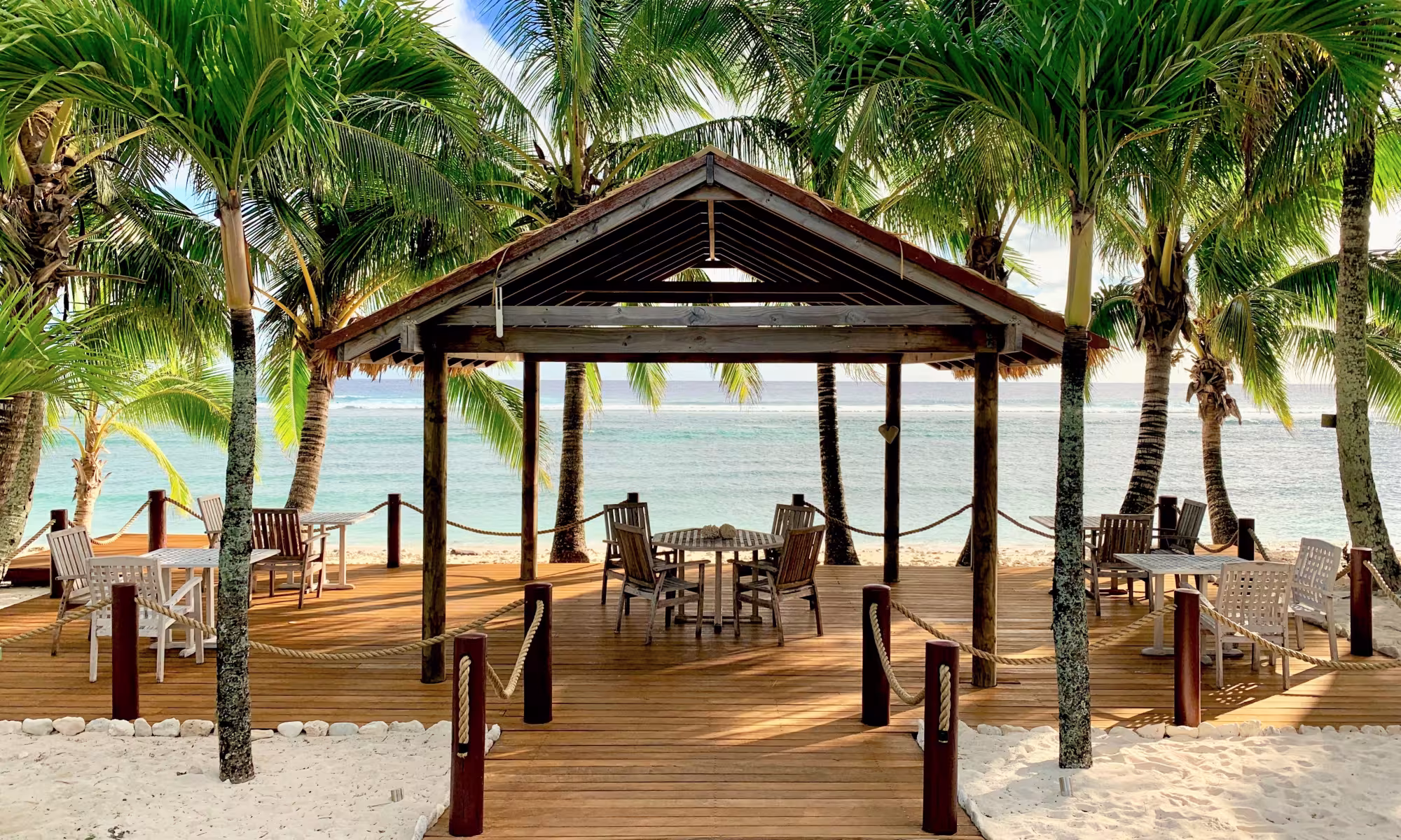 Magic Reef Beach Bungalow - Gazebo beach deck