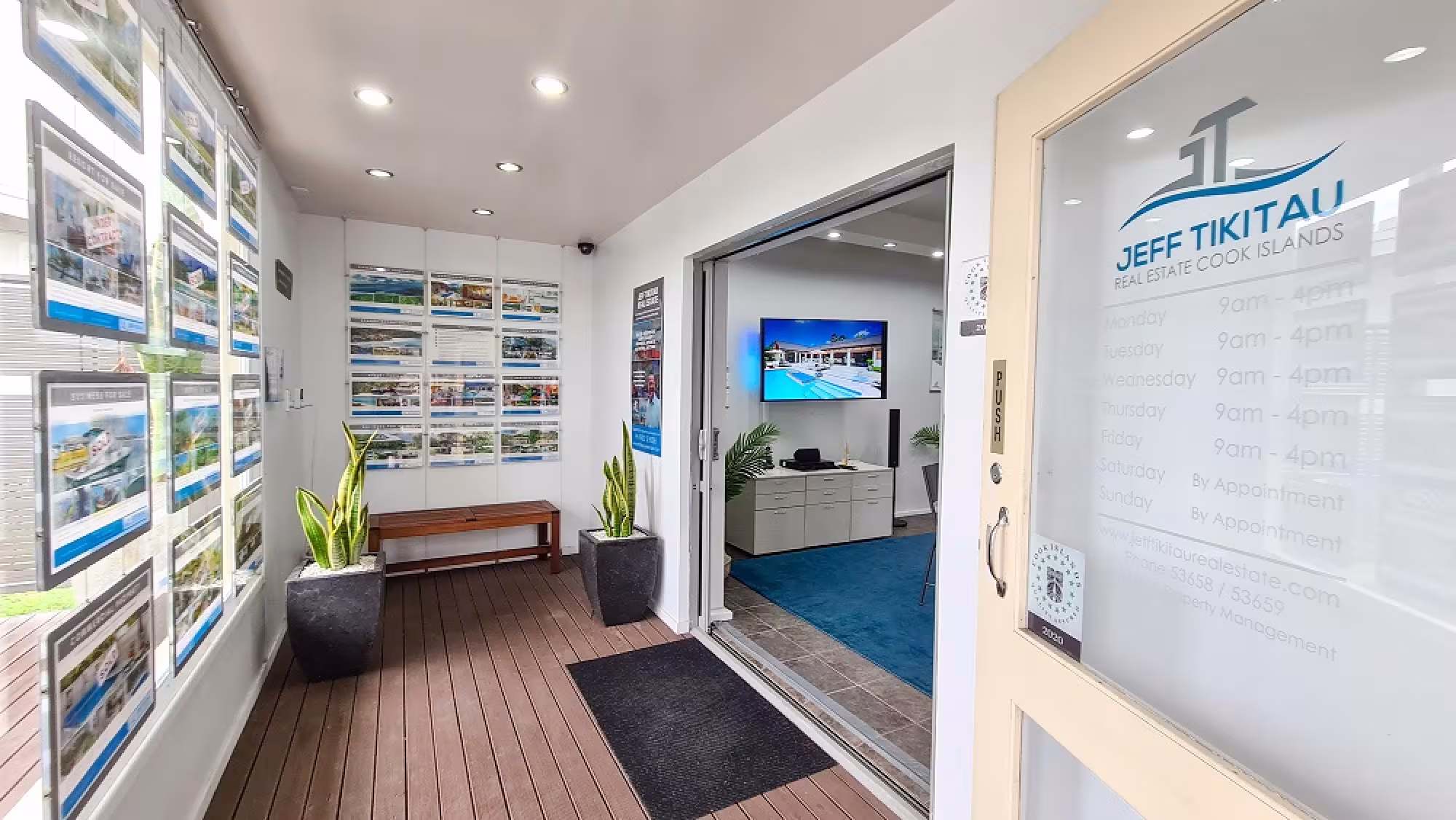Jeff Tikitau - Interior foyer image 