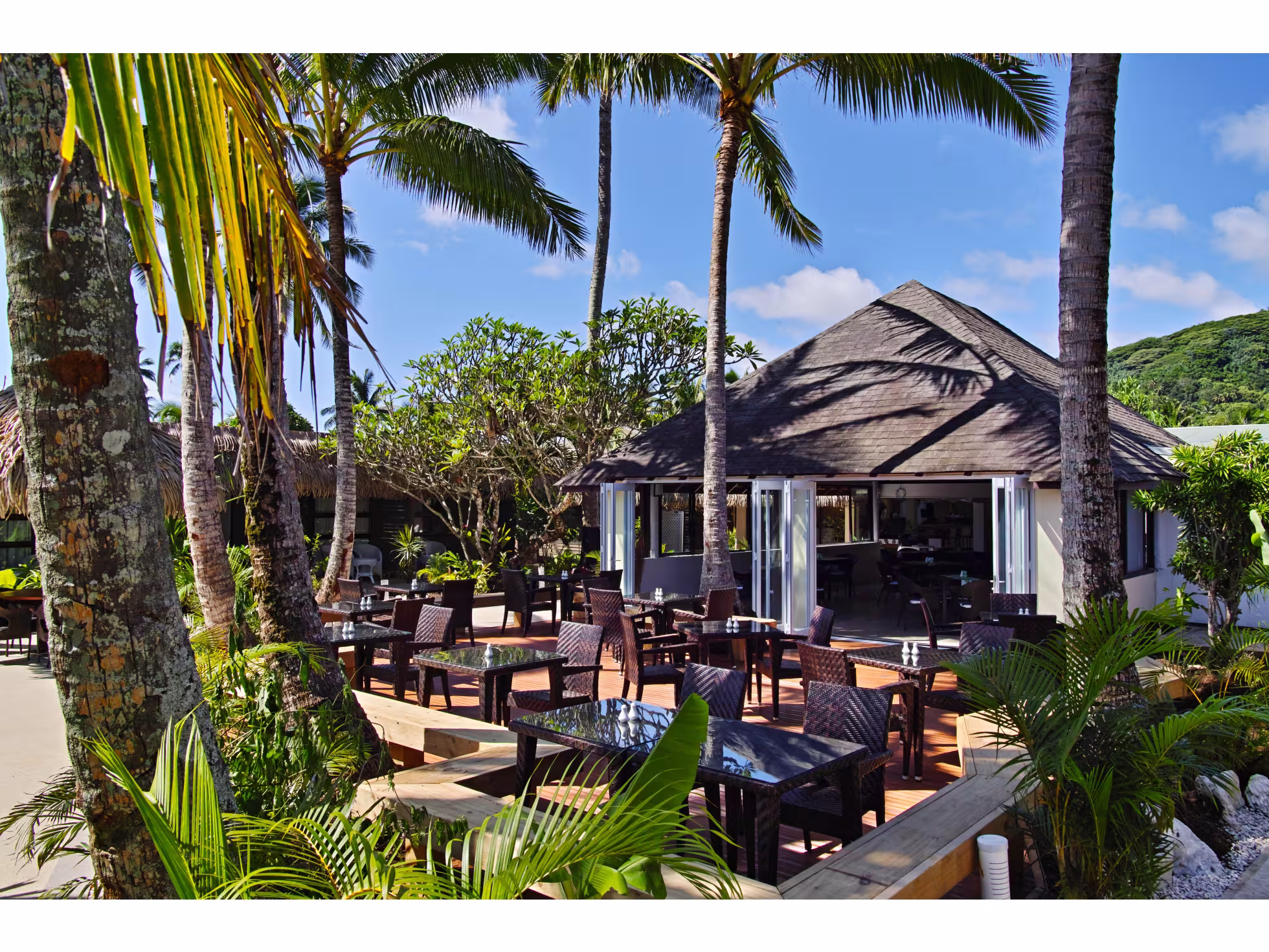 4. Outdoor Dining.jpg