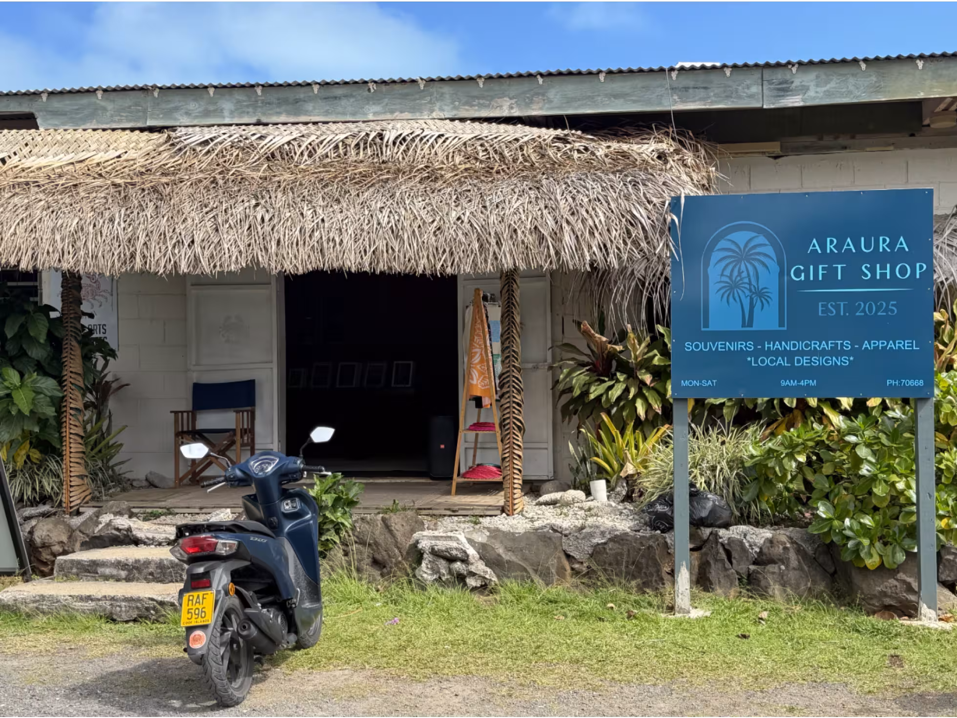 Storefront of Araura Gift Shop